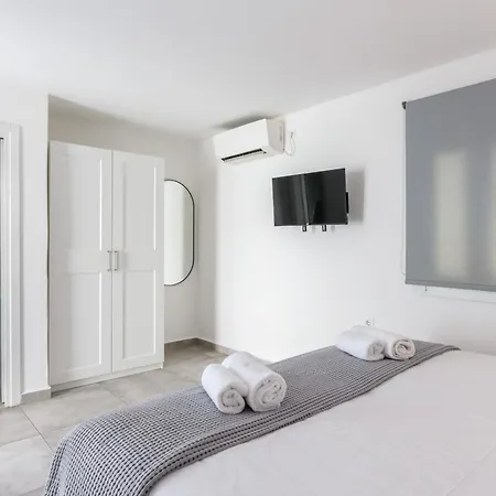 Apartment Eleven Keys
