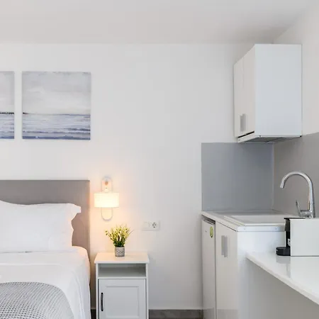 Eleven Keys Apartment *
